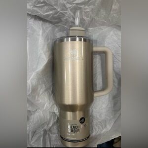 Stanley x ELF Collab 40oz Stainless Steel Tumbler in Honey Talks. NIB!